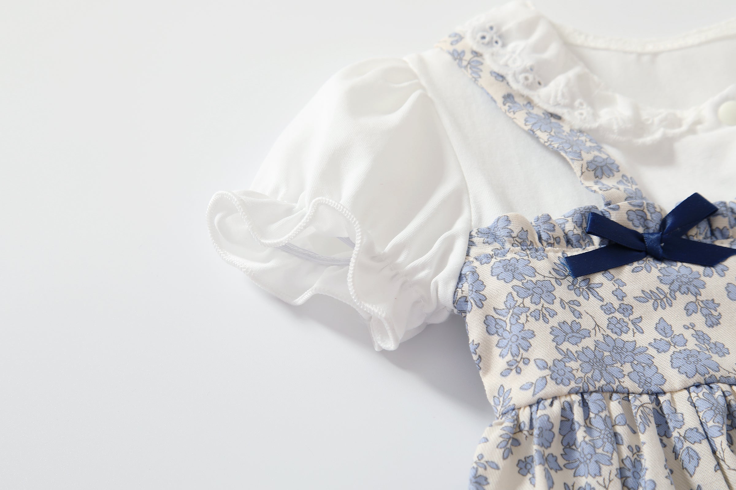 Baby Girl Vintage Floral Dress Set with Matching Bonnet – Elegant 2-Piece Outfit