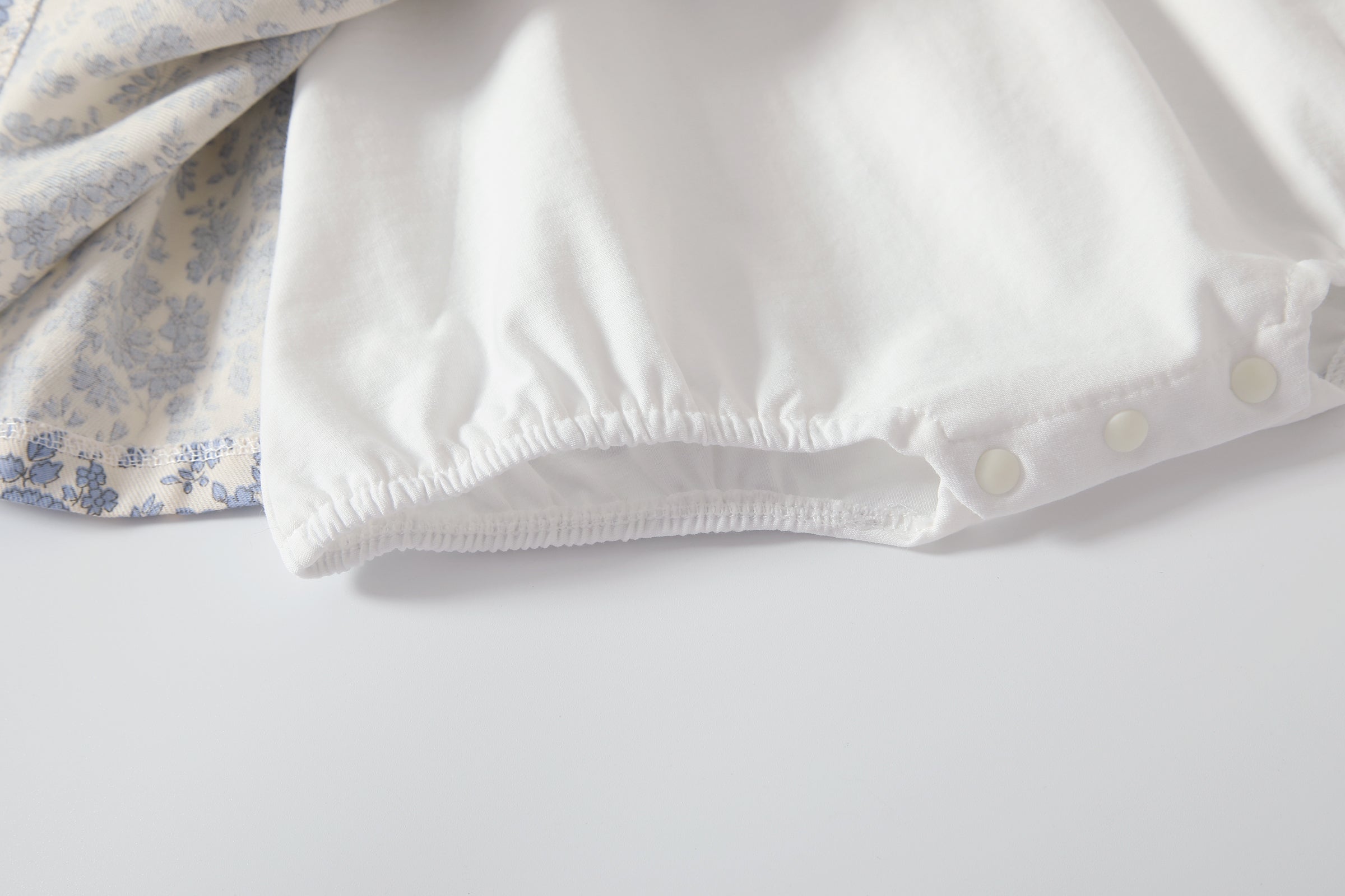 Baby Girl Vintage Floral Dress Set with Matching Bonnet – Elegant 2-Piece Outfit