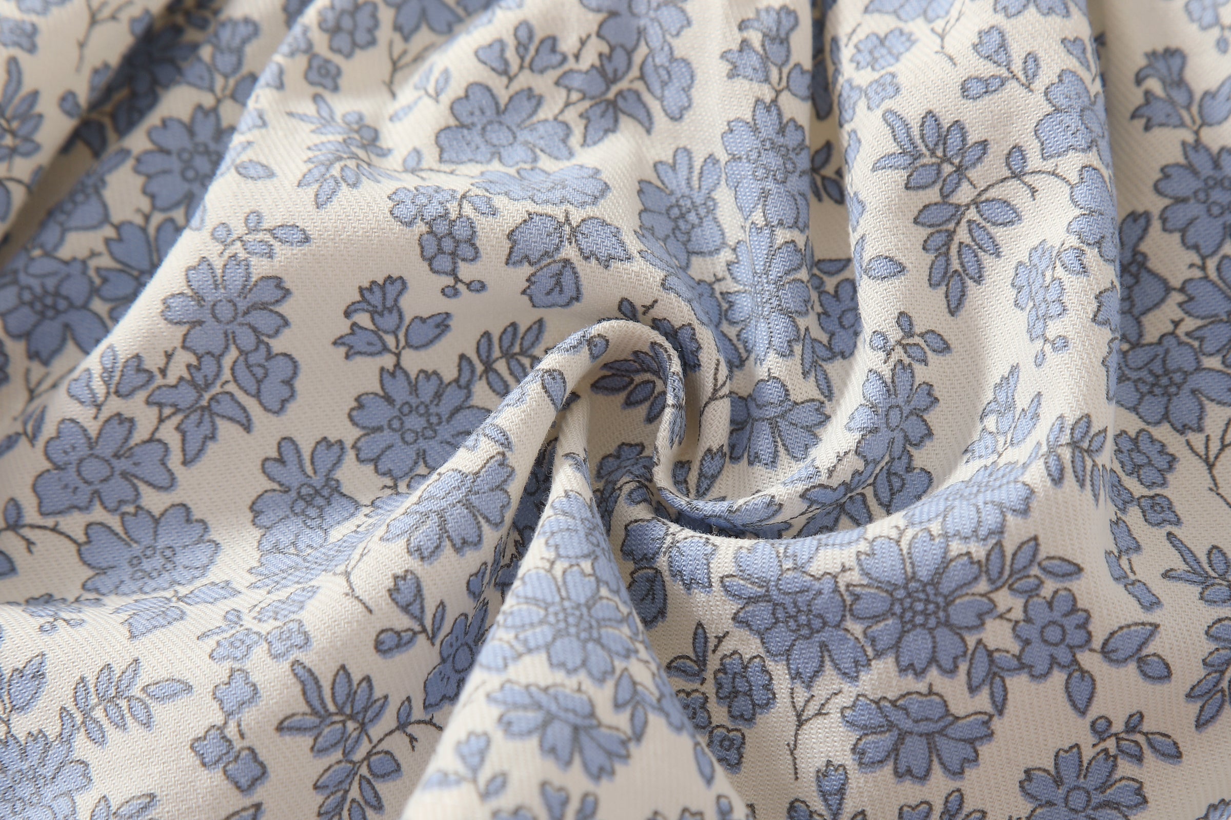 Baby Girl Vintage Floral Dress Set with Matching Bonnet – Elegant 2-Piece Outfit