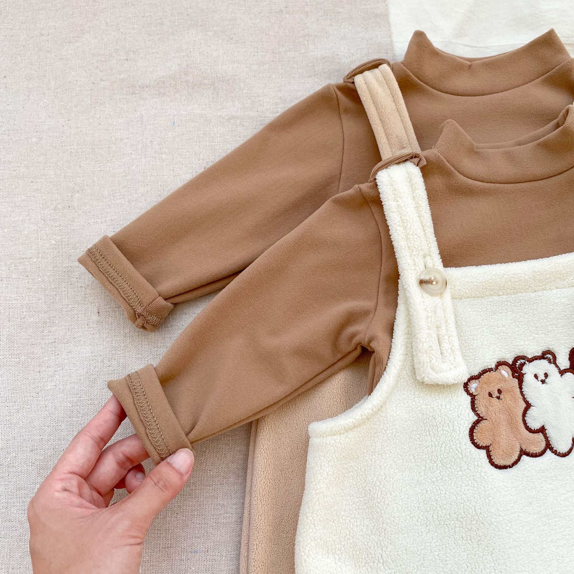 Unisex Teddy Bear Fleece Overalls Outfit Set – Cozy 2-Piece Baby & Toddler Fall/Winter Clothing (3–24 Months)