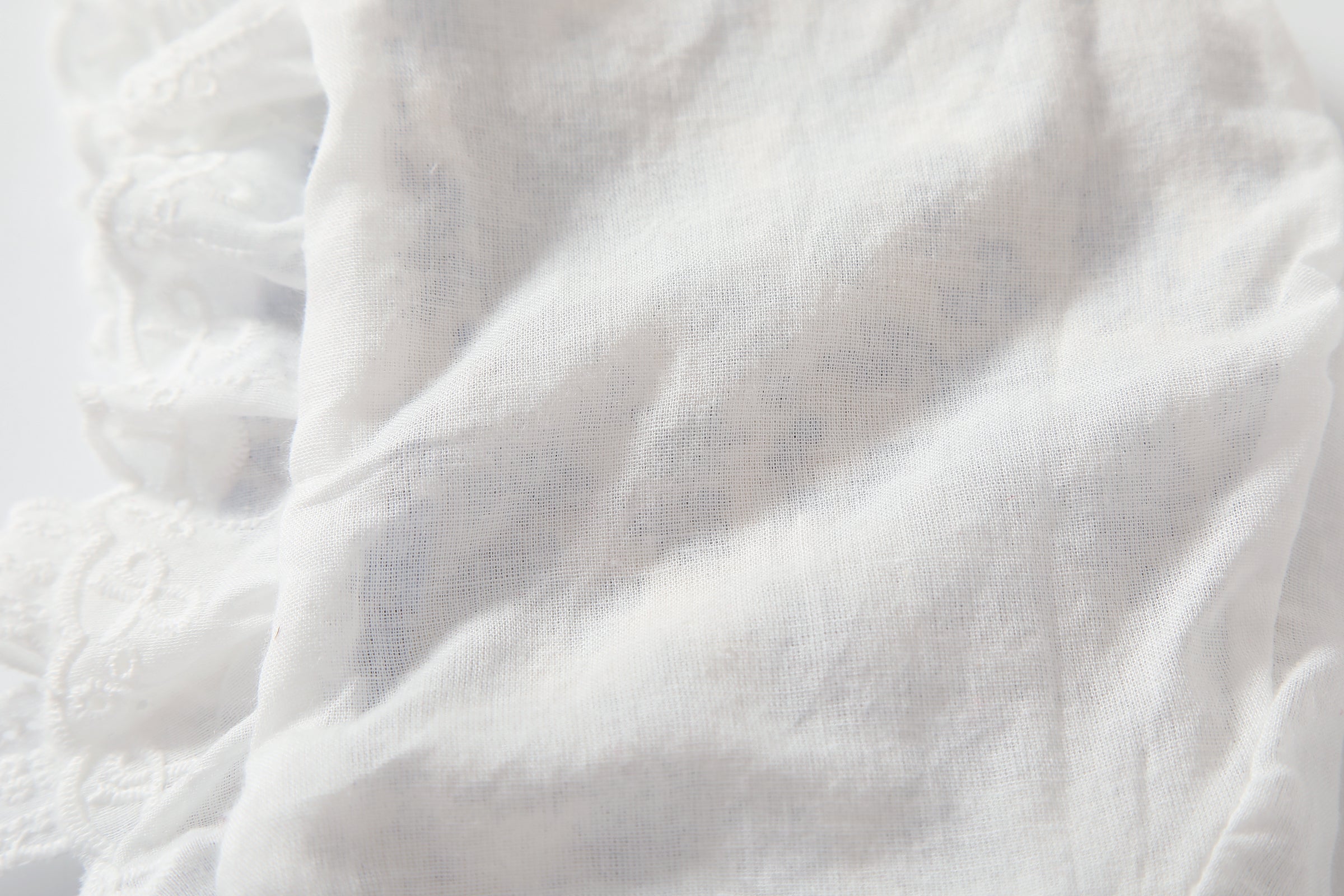 Baby Girl Vintage Floral Dress Set with Matching Bonnet – Elegant 2-Piece Outfit