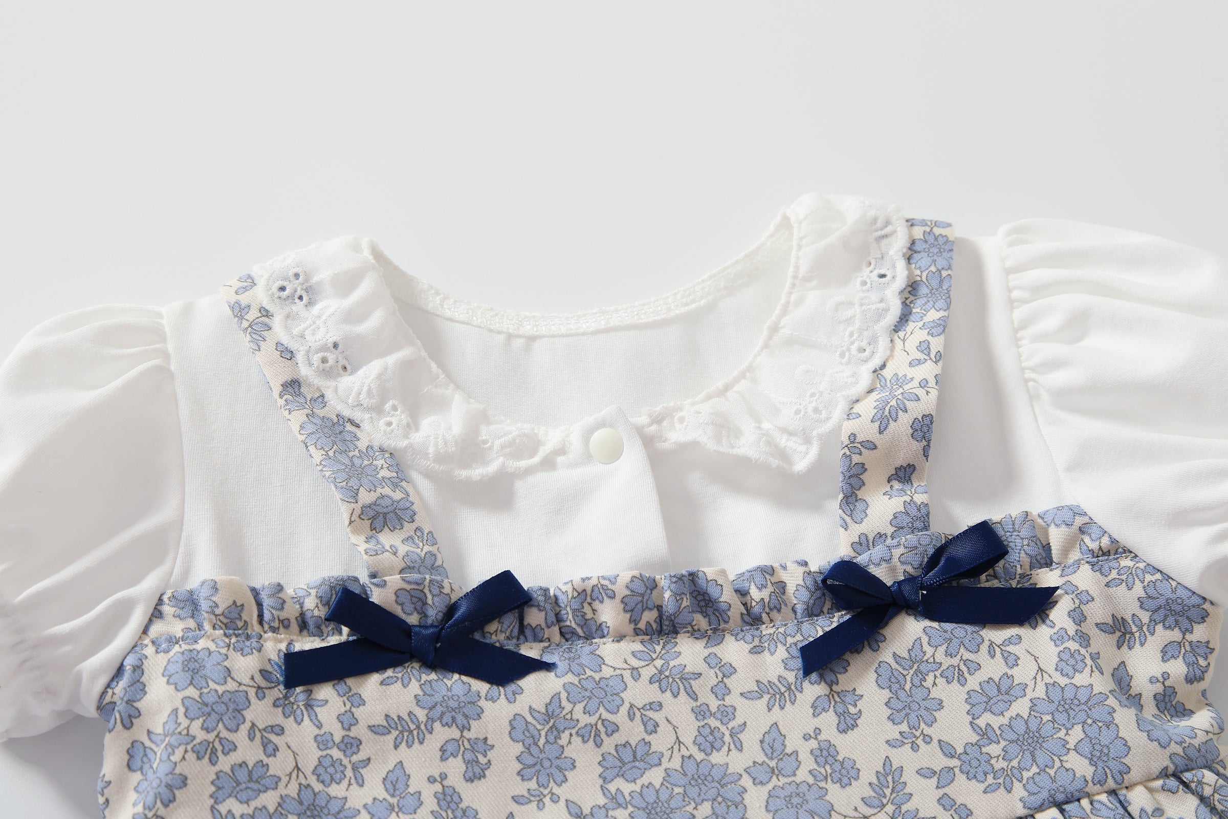 Baby Girl Vintage Floral Dress Set with Matching Bonnet – Elegant 2-Piece Outfit