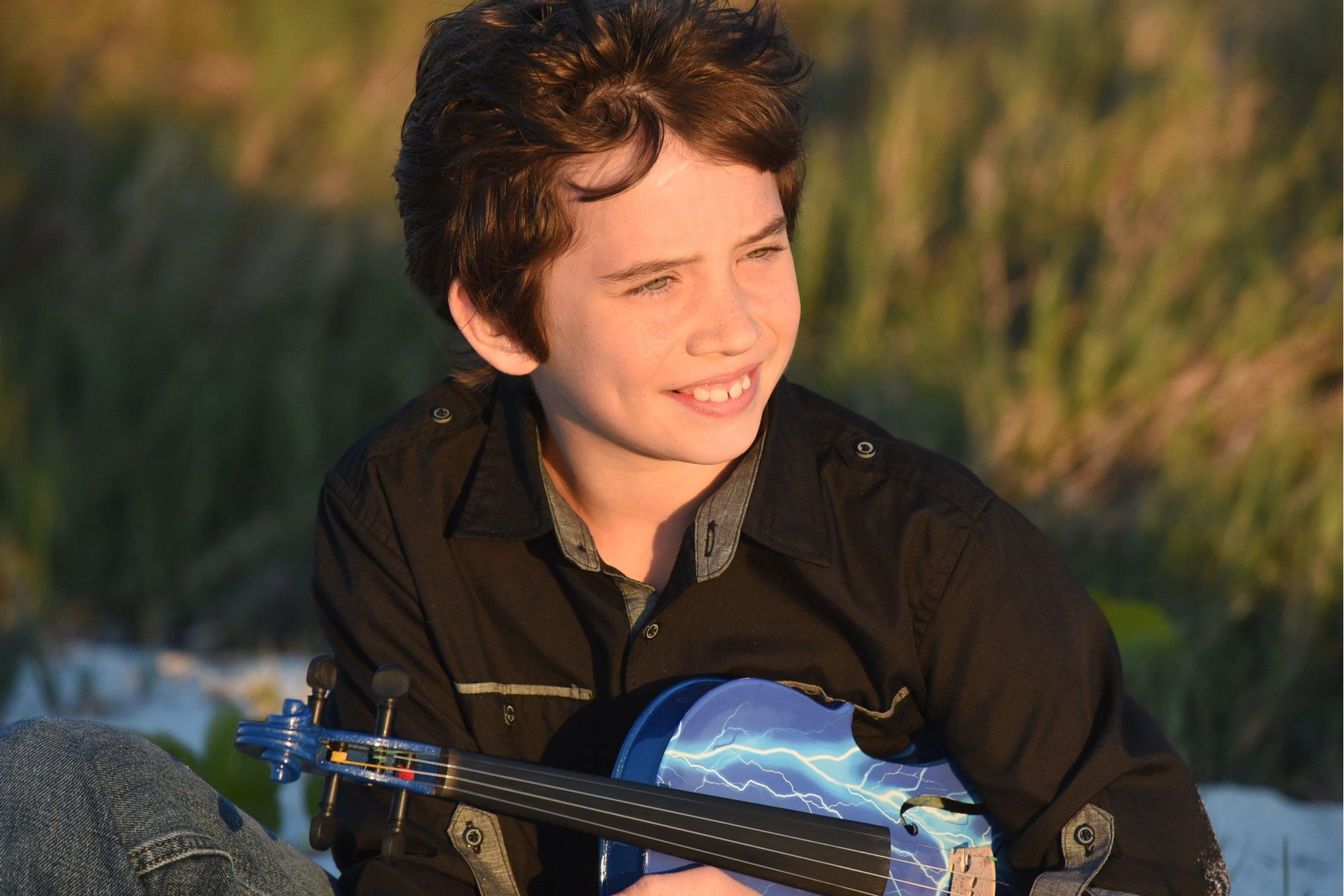 Rozanna's Blue Lightning Violin with Matching Carbon Fiber Bow